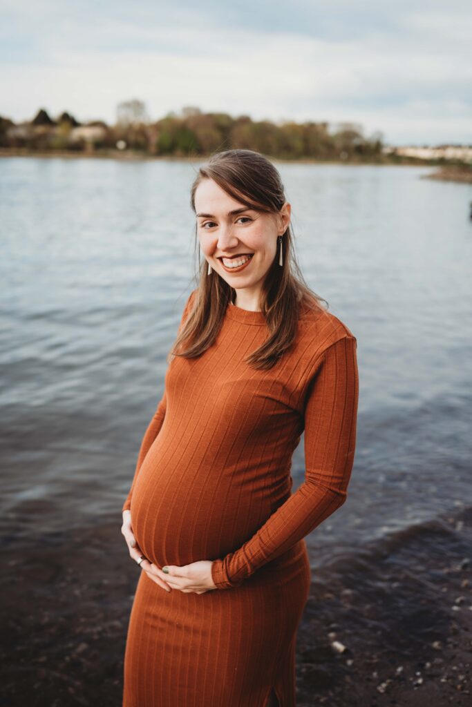 schwangerschafts fotos babybauch shooting rhein strand koeln cologne monika tambour