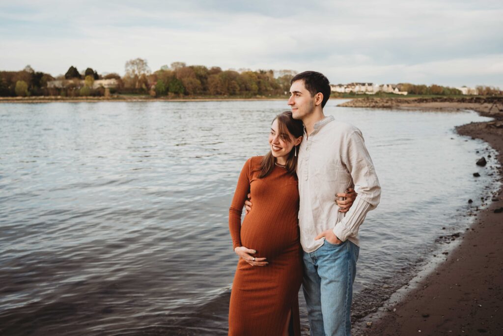 schwangerschafts fotos babybauch shooting rhein strand koeln cologne monika tambour