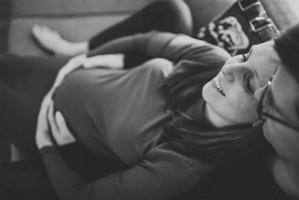 schwangerschafts shooting koeln zuhause monika tambour photography compressed