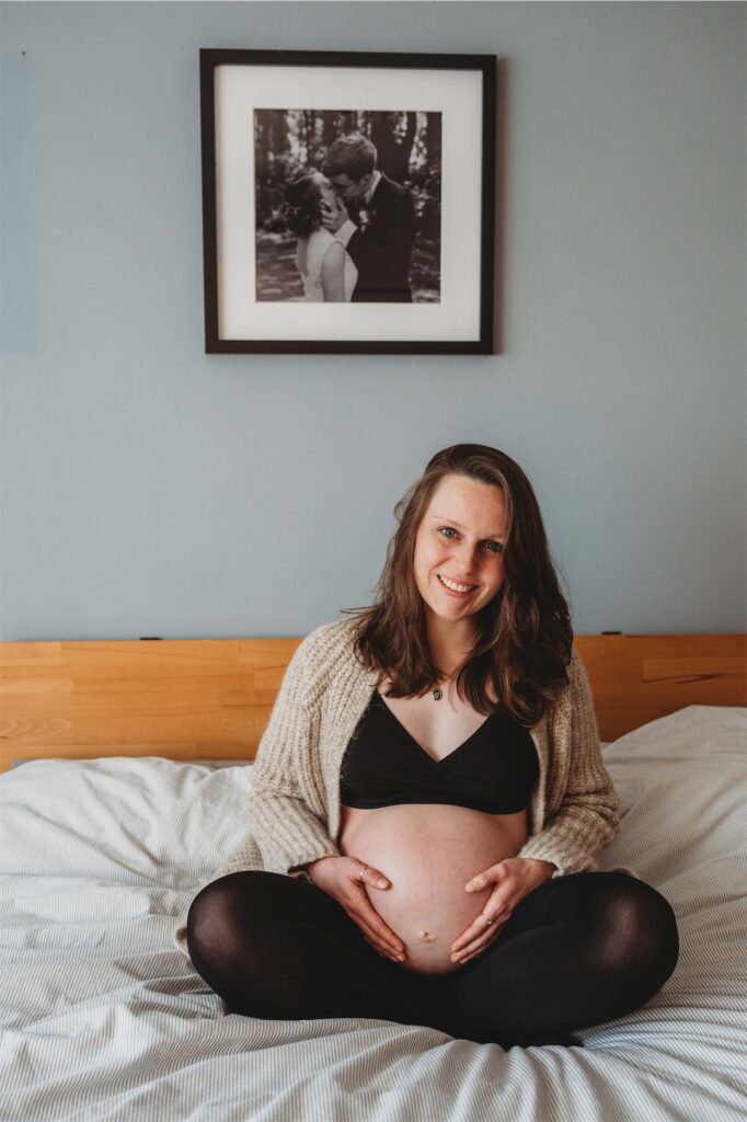 schwangerschafts shooting koeln zuhause monika tambour photography compressed