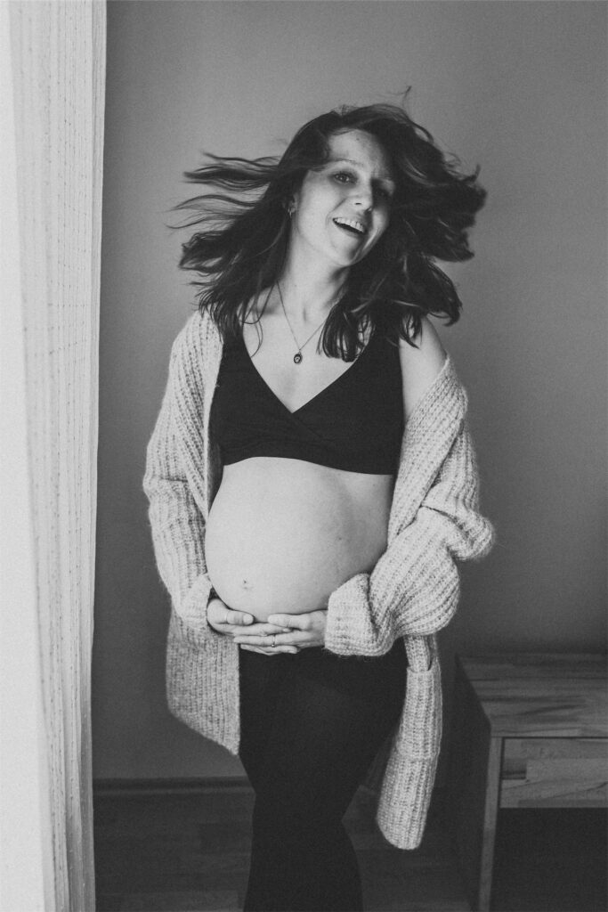 schwangerschafts shooting koeln zuhause monika tambour photography compressed